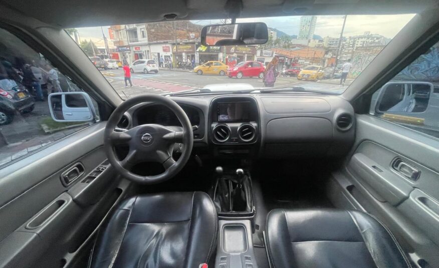 NISSAN FRONTIER D22