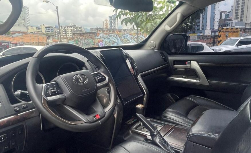 TOYOTA LAND CRUISER SAHARA