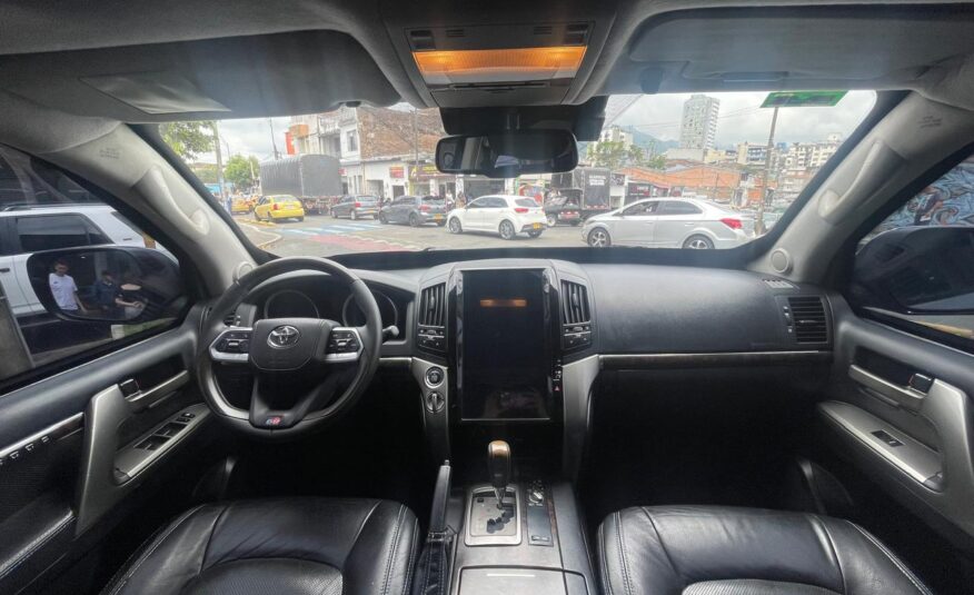 TOYOTA LAND CRUISER SAHARA