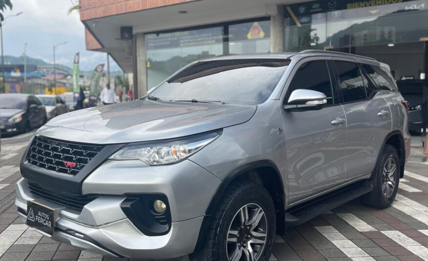 TOYOTA  FORTUNER TRD