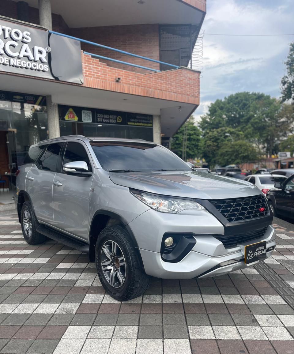 TOYOTA FORTUNER TRD