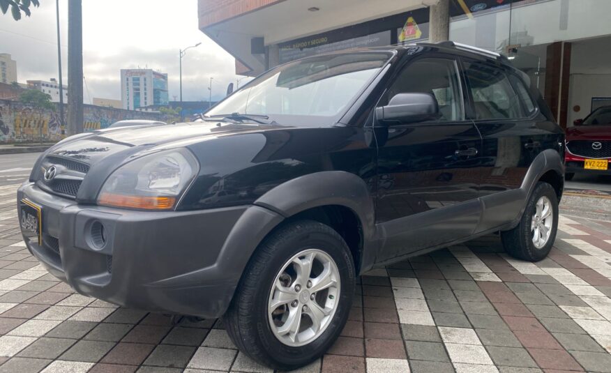 HYUNDAI TUCSON GL 4X4