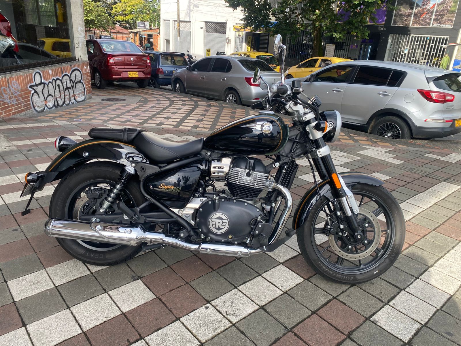ROYAL ENFIELD SUPER METEOR 650