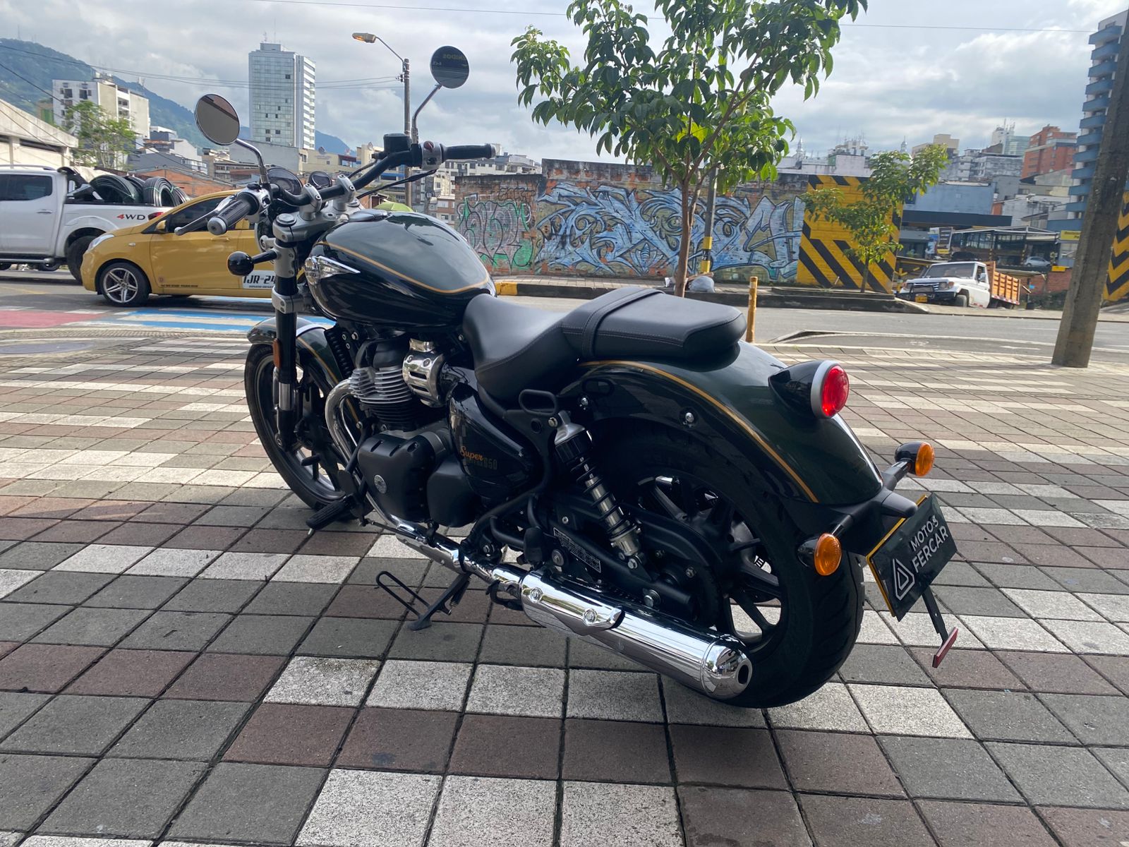 ROYAL ENFIELD SUPER METEOR 650