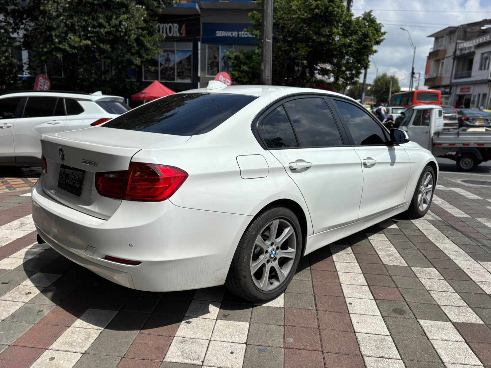 BMW 320i