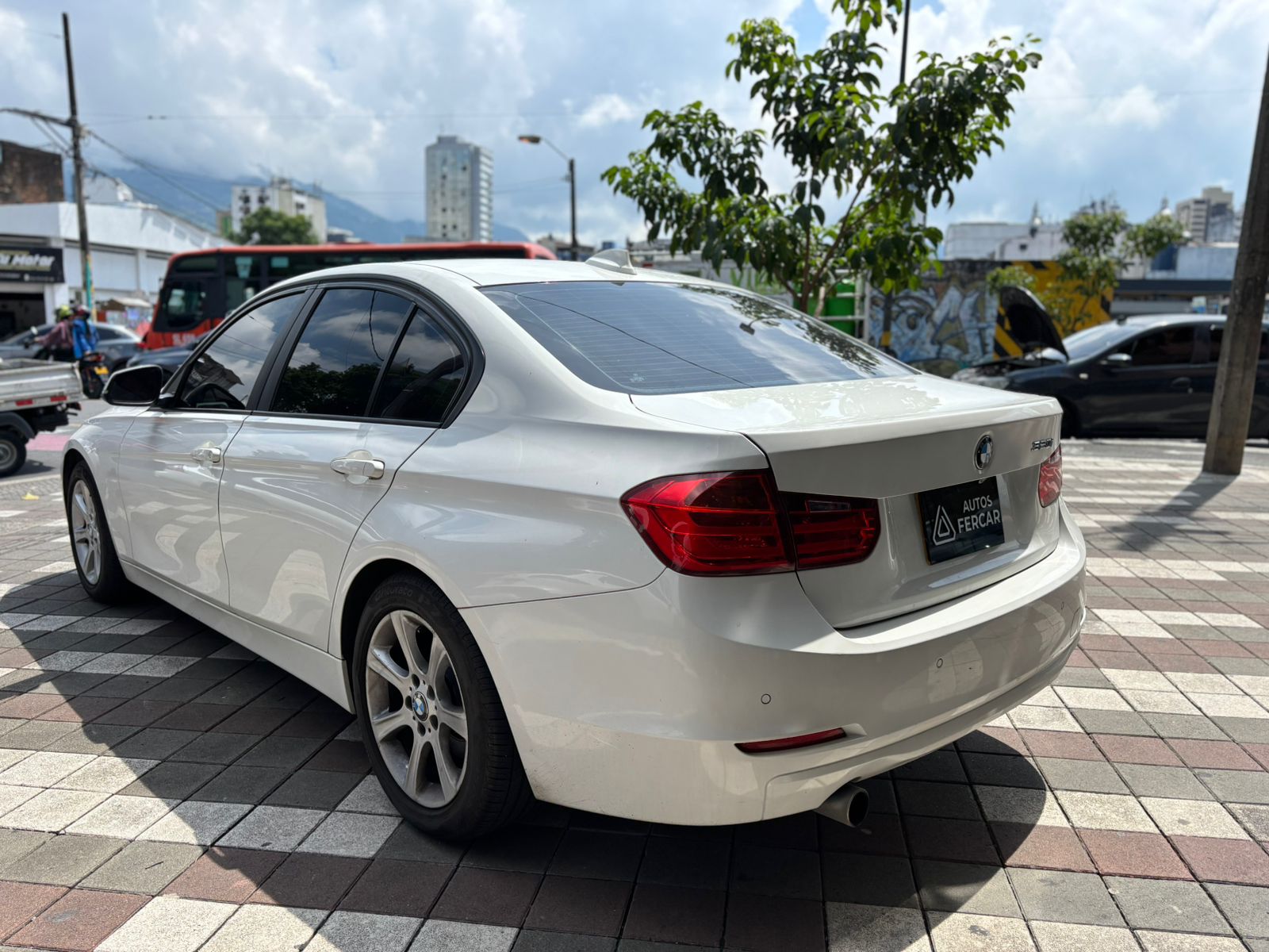 BMW 320i