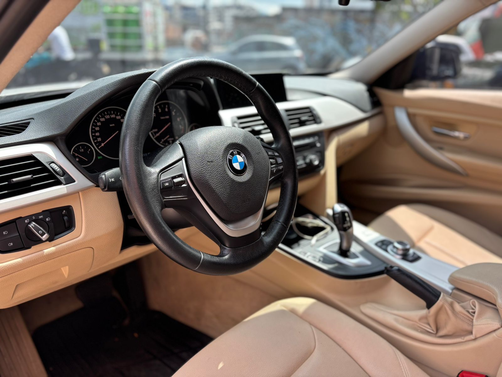 BMW 320i