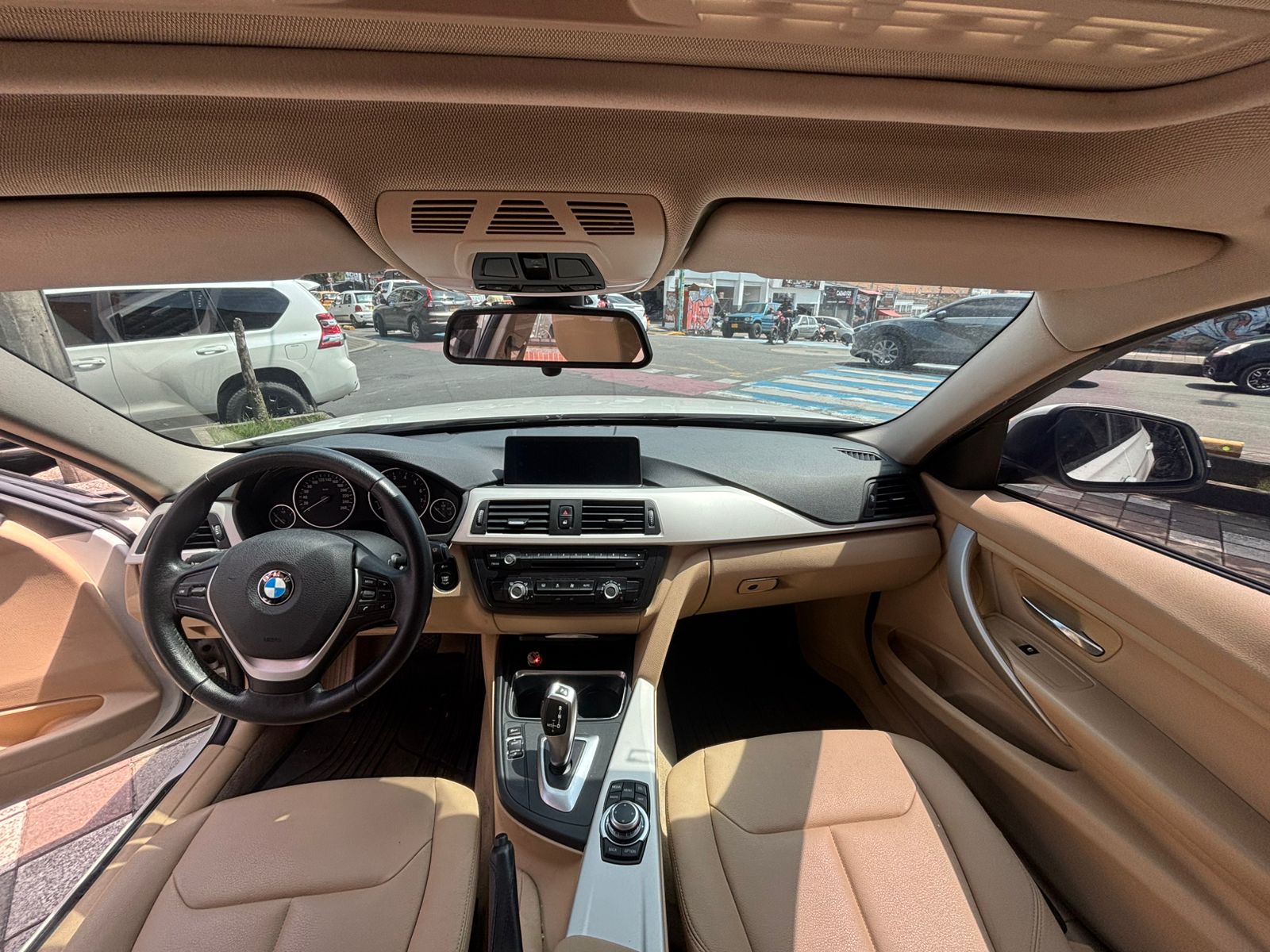 BMW 320i