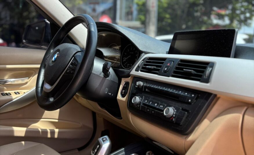 BMW 320i