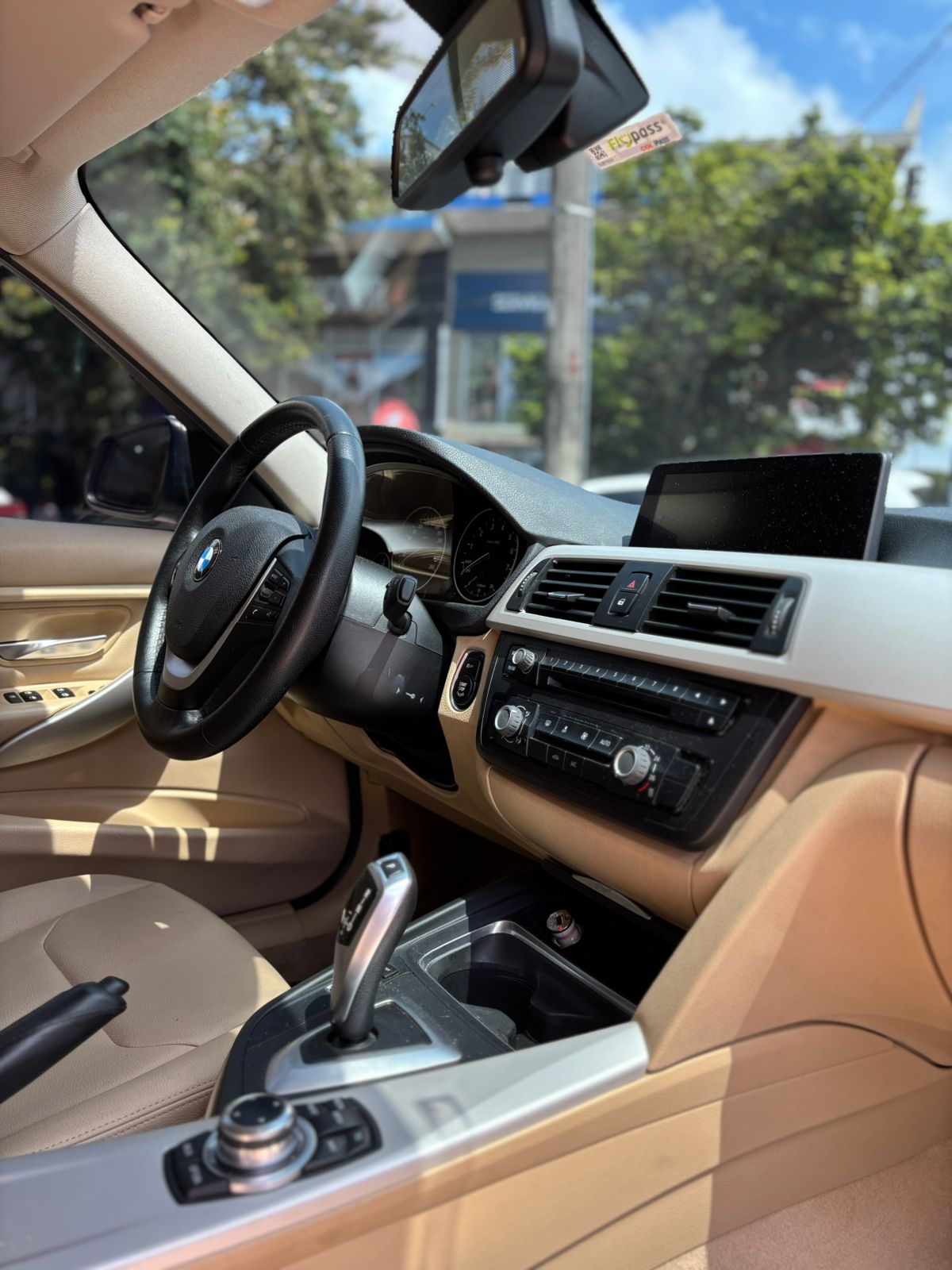 BMW 320i