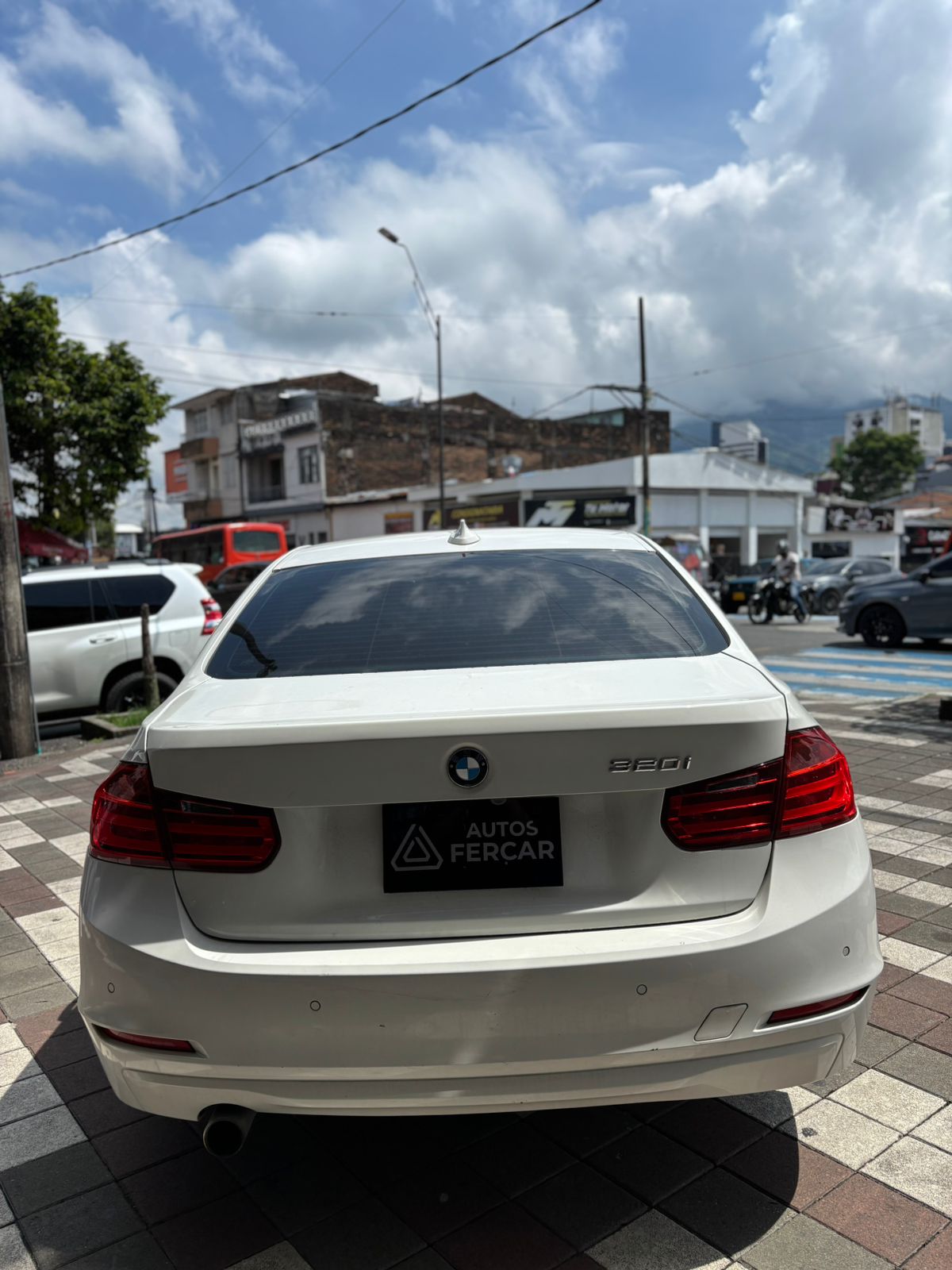 BMW 320i