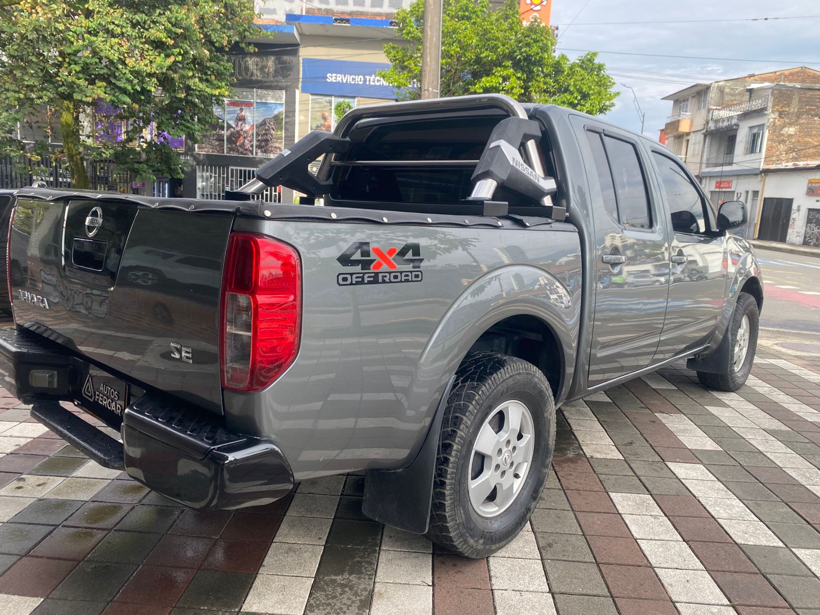 NISSAN NAVARA 4X4