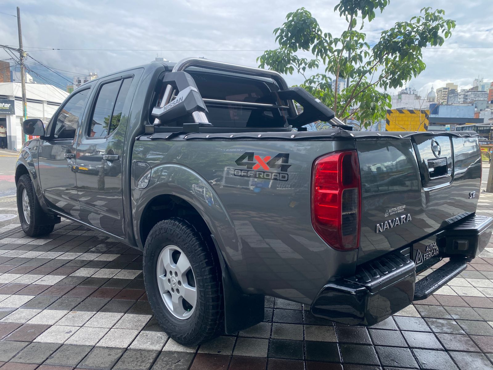 NISSAN NAVARA 4X4