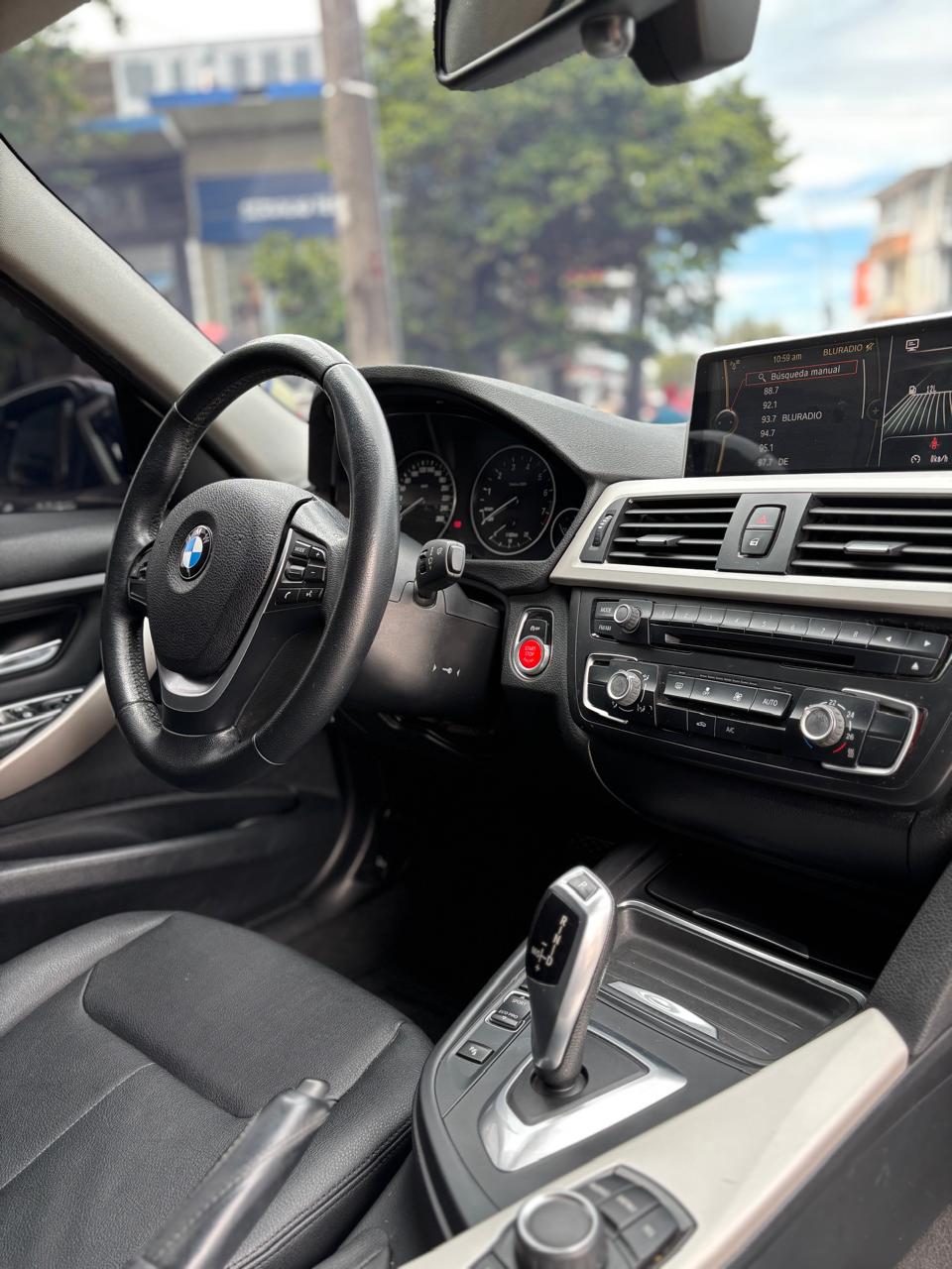BMW 320i