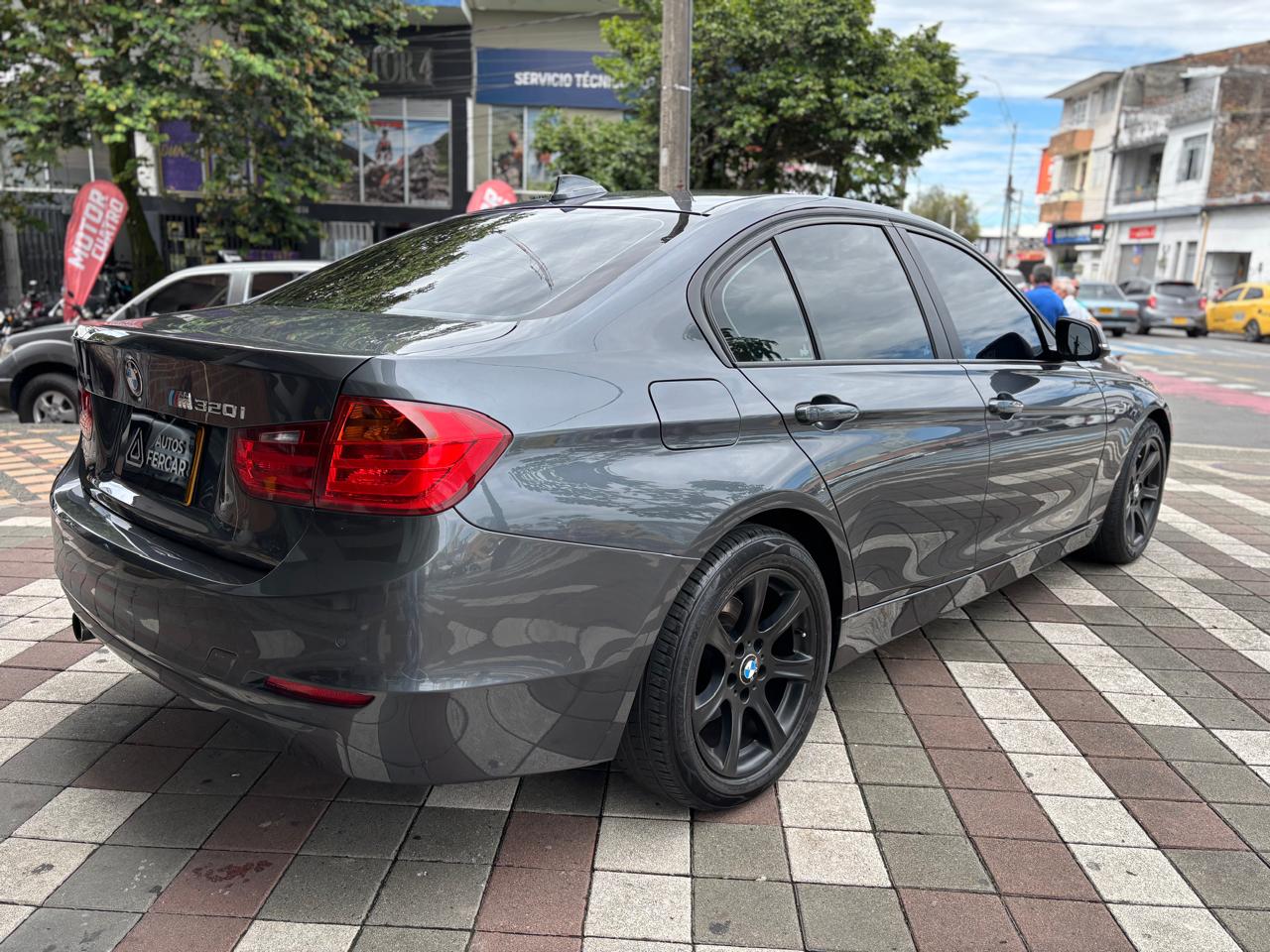 BMW 320i
