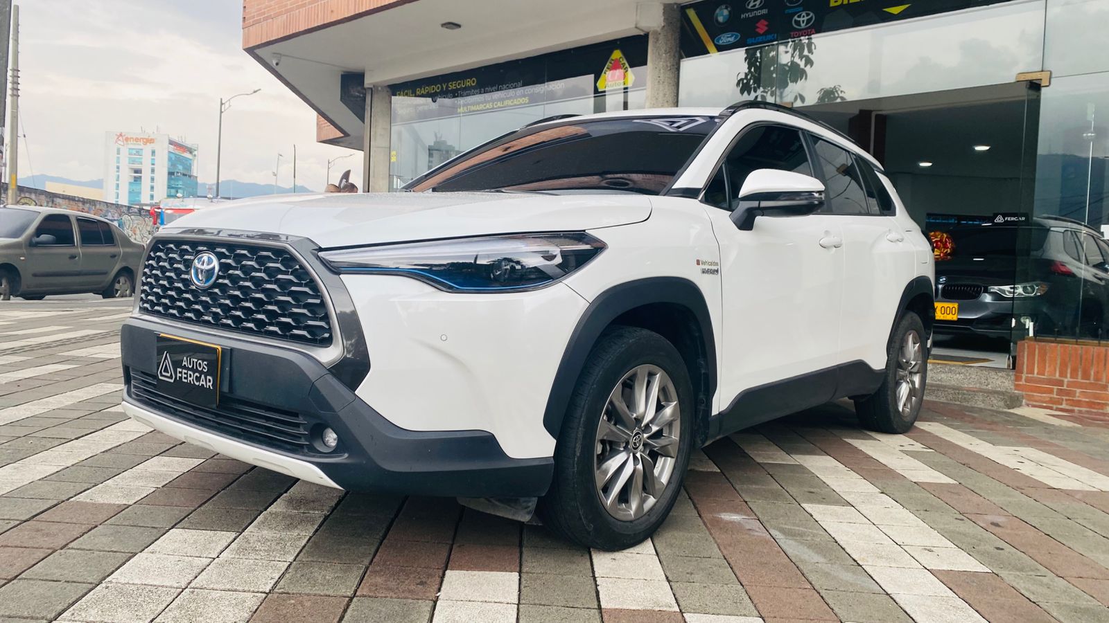 TOYOTA COROLLA CROSS HÍBRIDA EXi