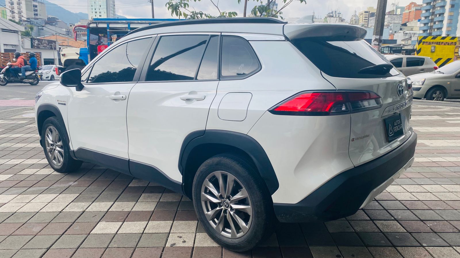 TOYOTA COROLLA CROSS HÍBRIDA EXi