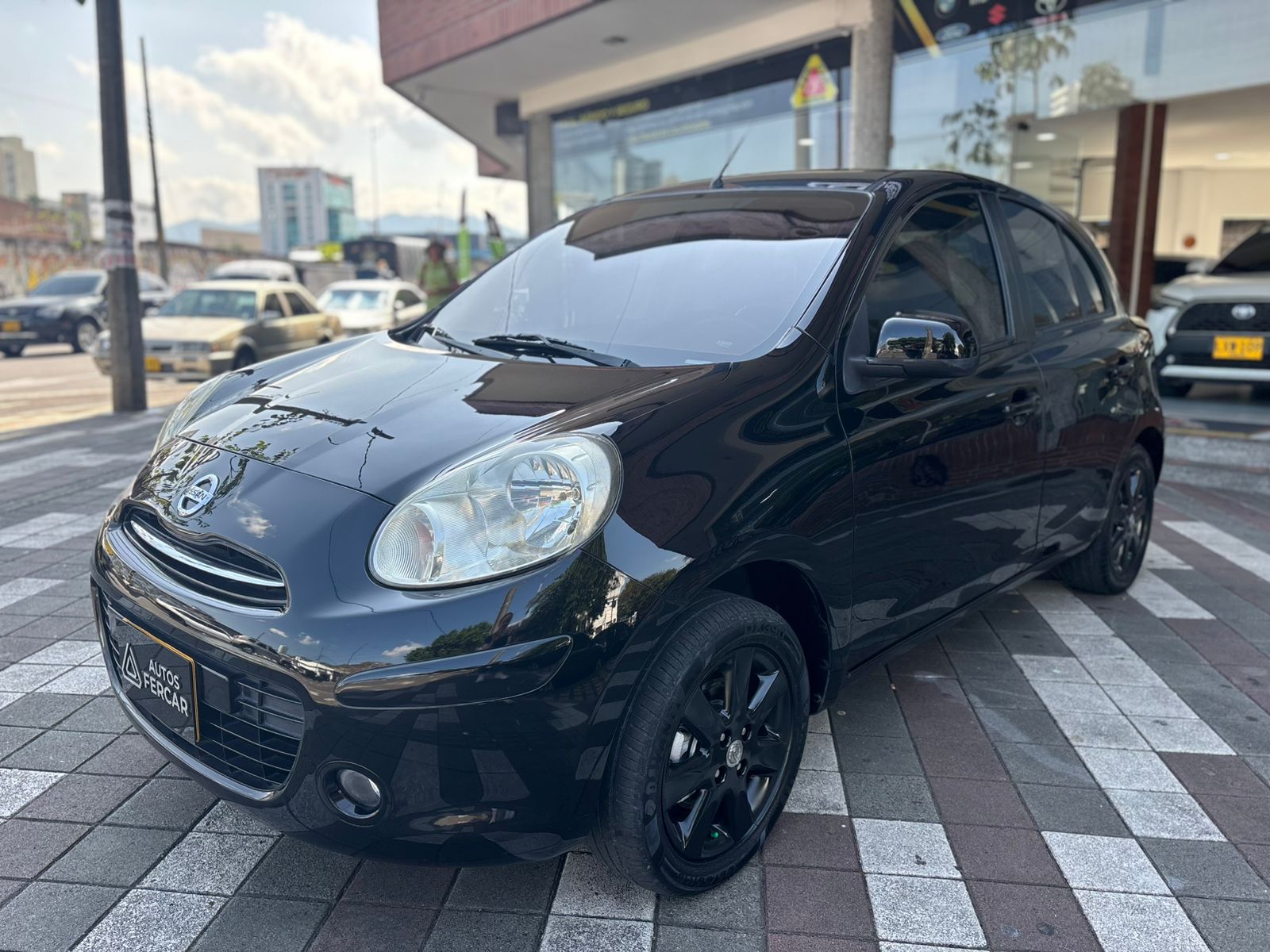 NISSAN MARCH ADVANCE AUTOMÁTICO