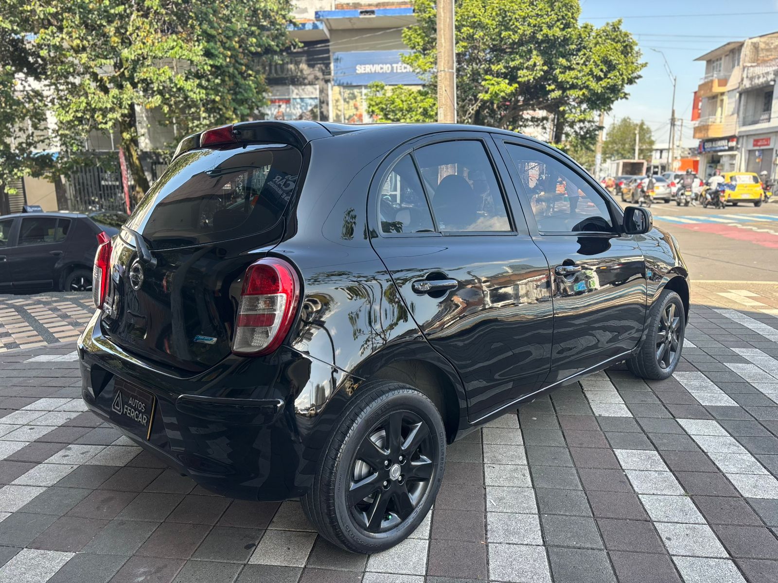 NISSAN MARCH ADVANCE AUTOMÁTICO