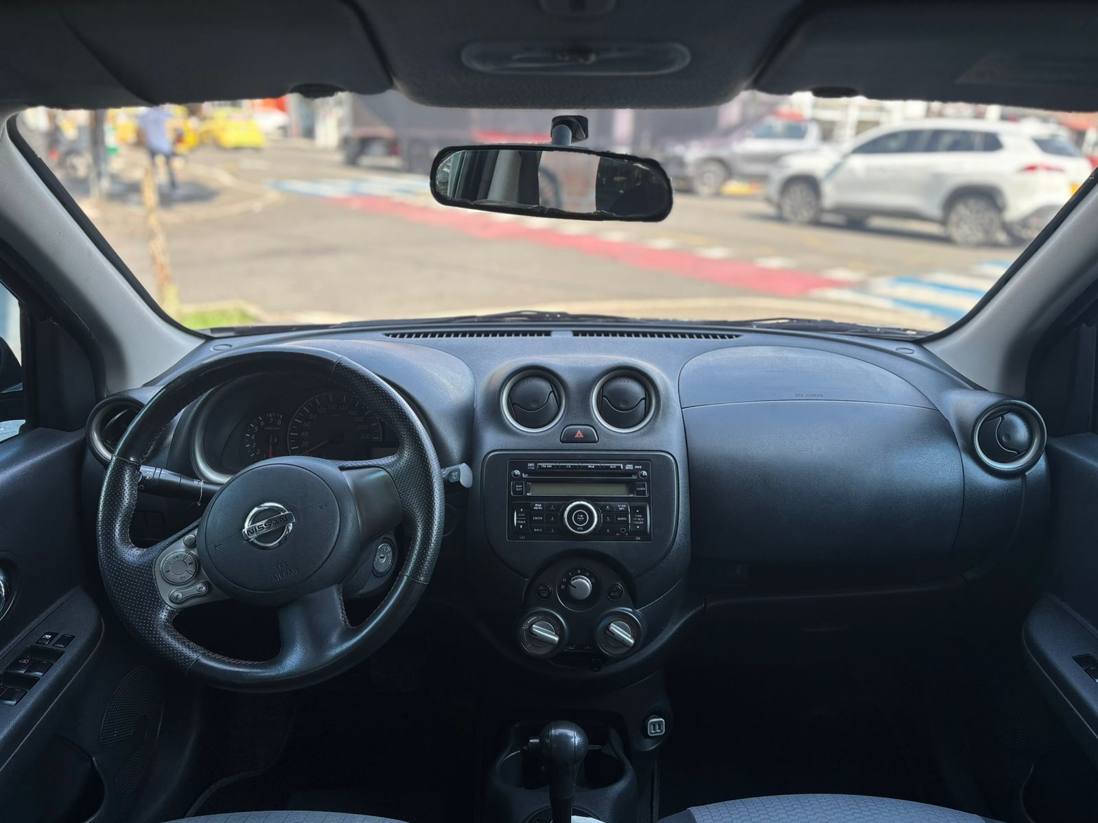 NISSAN MARCH ADVANCE AUTOMÁTICO