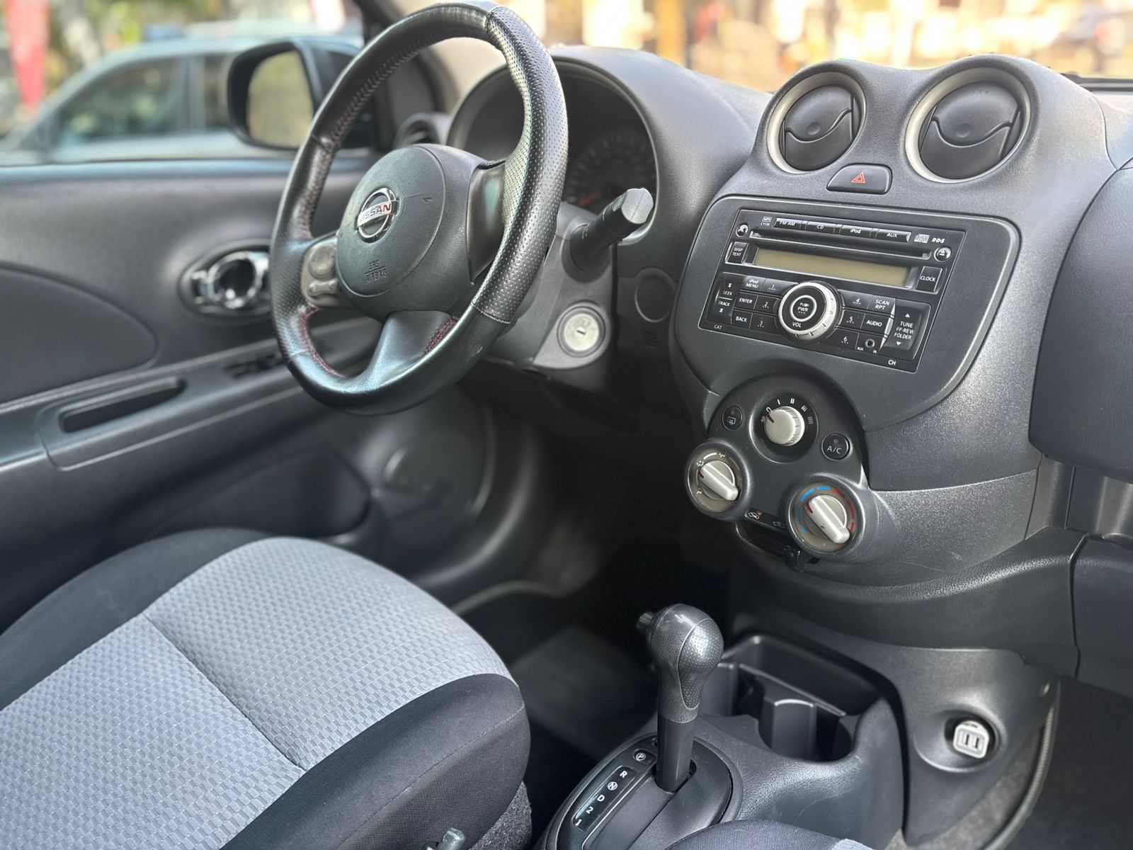 NISSAN MARCH ADVANCE AUTOMÁTICO