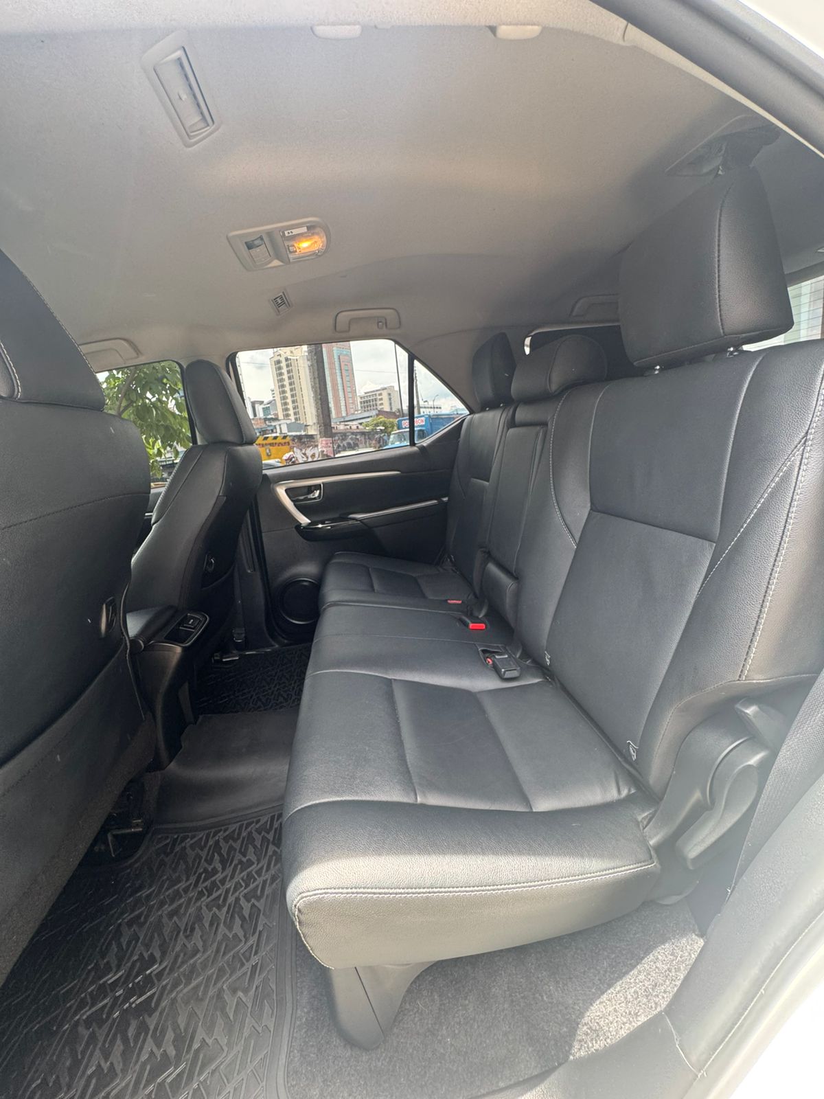 TOYOTA FORTUNER SR BLACK EDITION