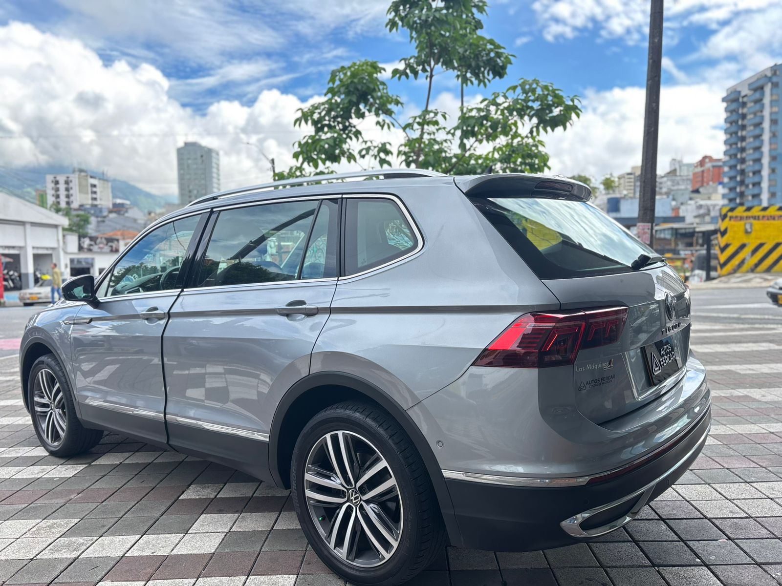 VOLKSWAGEN TIGUAN ELEGANCE