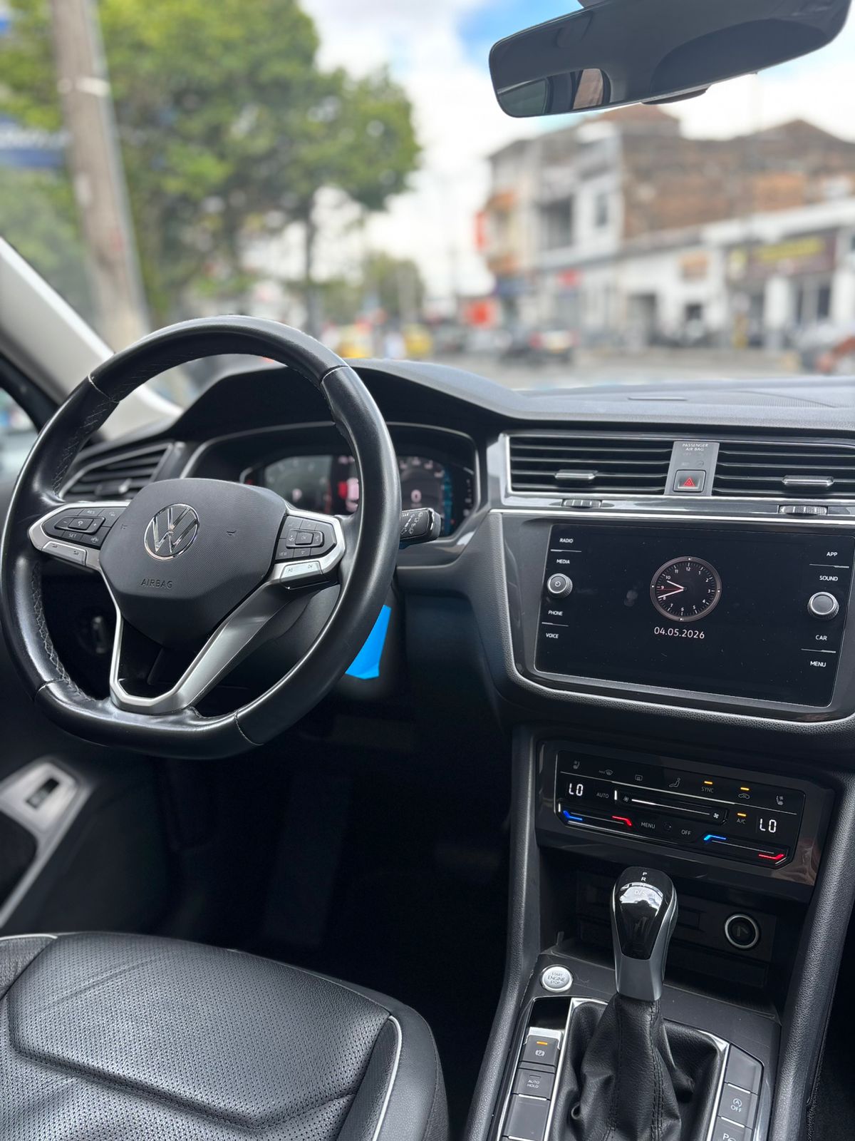 VOLKSWAGEN TIGUAN ELEGANCE