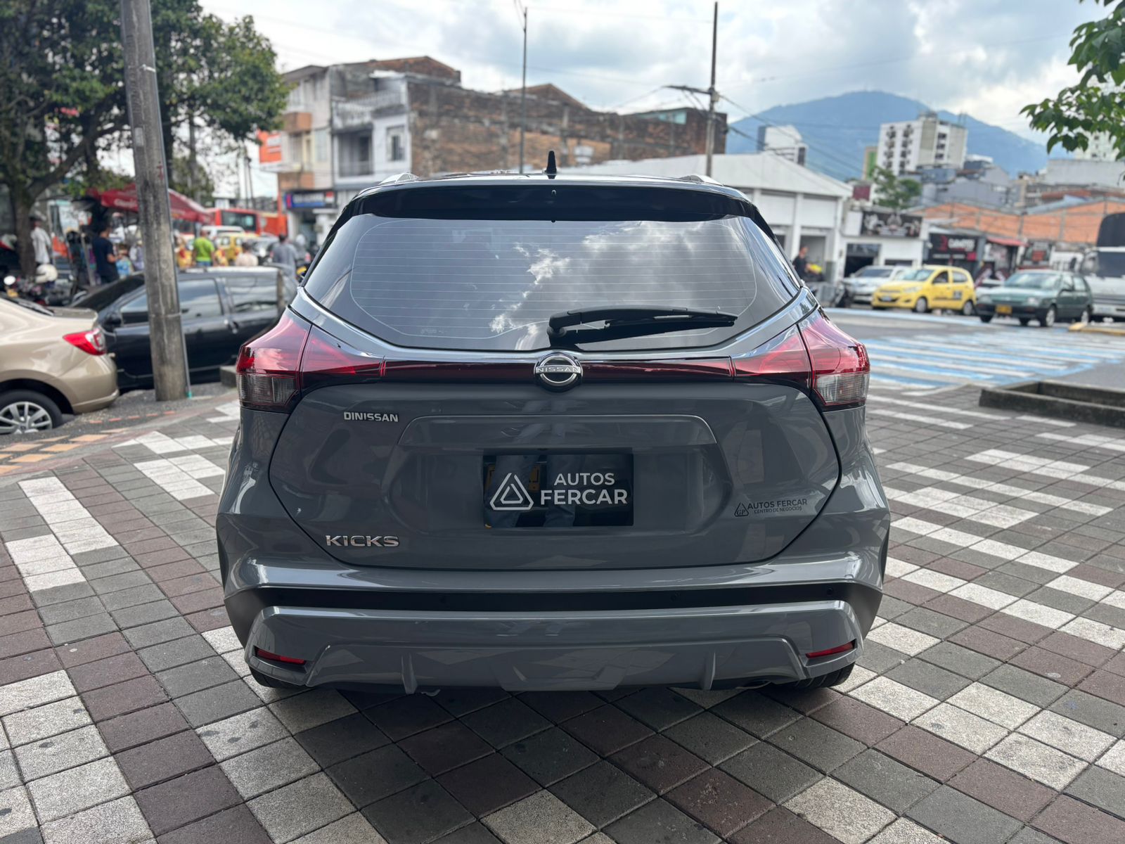 NISSAN KICKS EXCLUSIVE