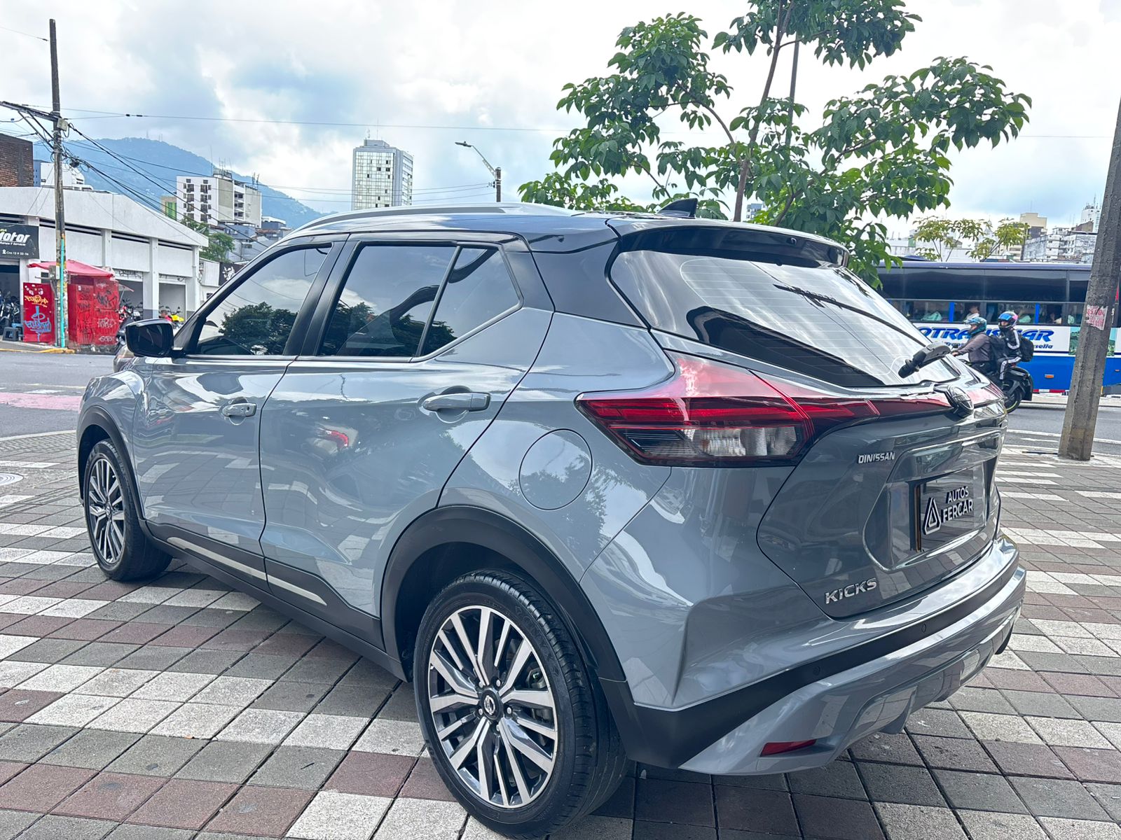 NISSAN KICKS EXCLUSIVE