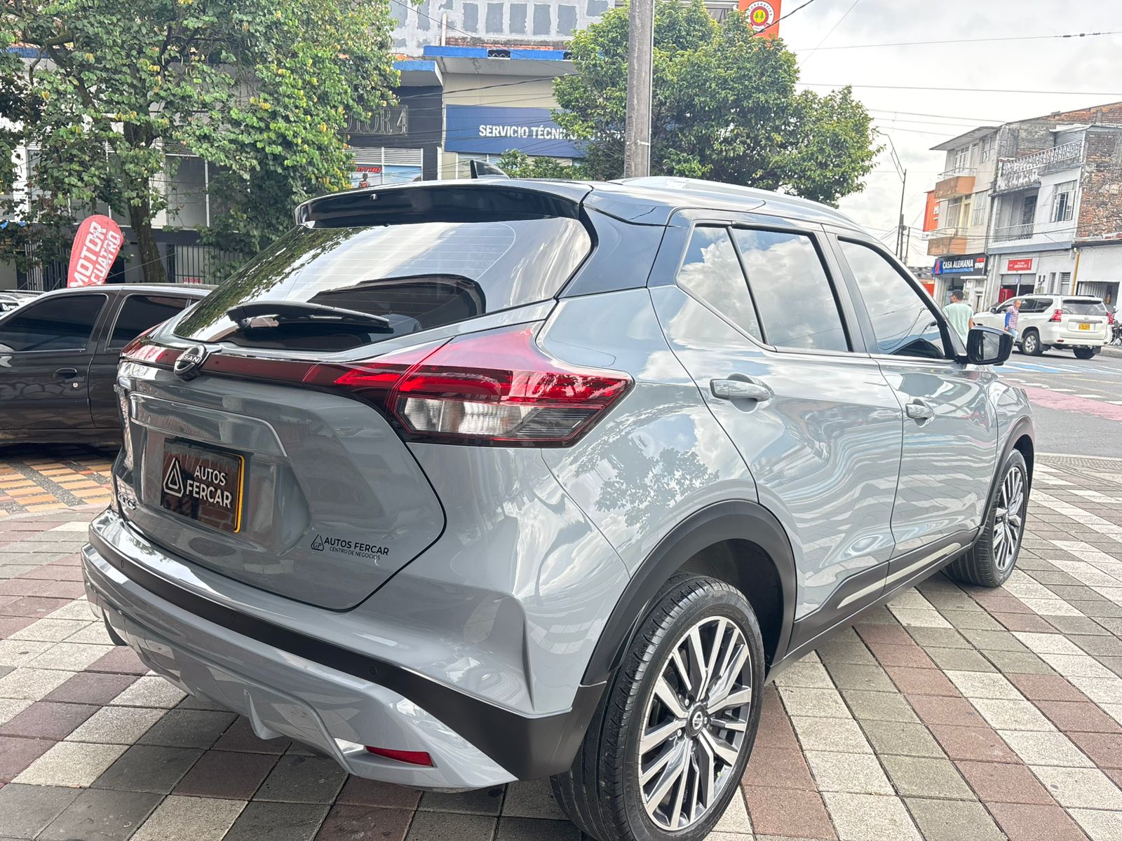 NISSAN KICKS EXCLUSIVE