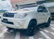TOYOTA FORTUNER SRV 4X4