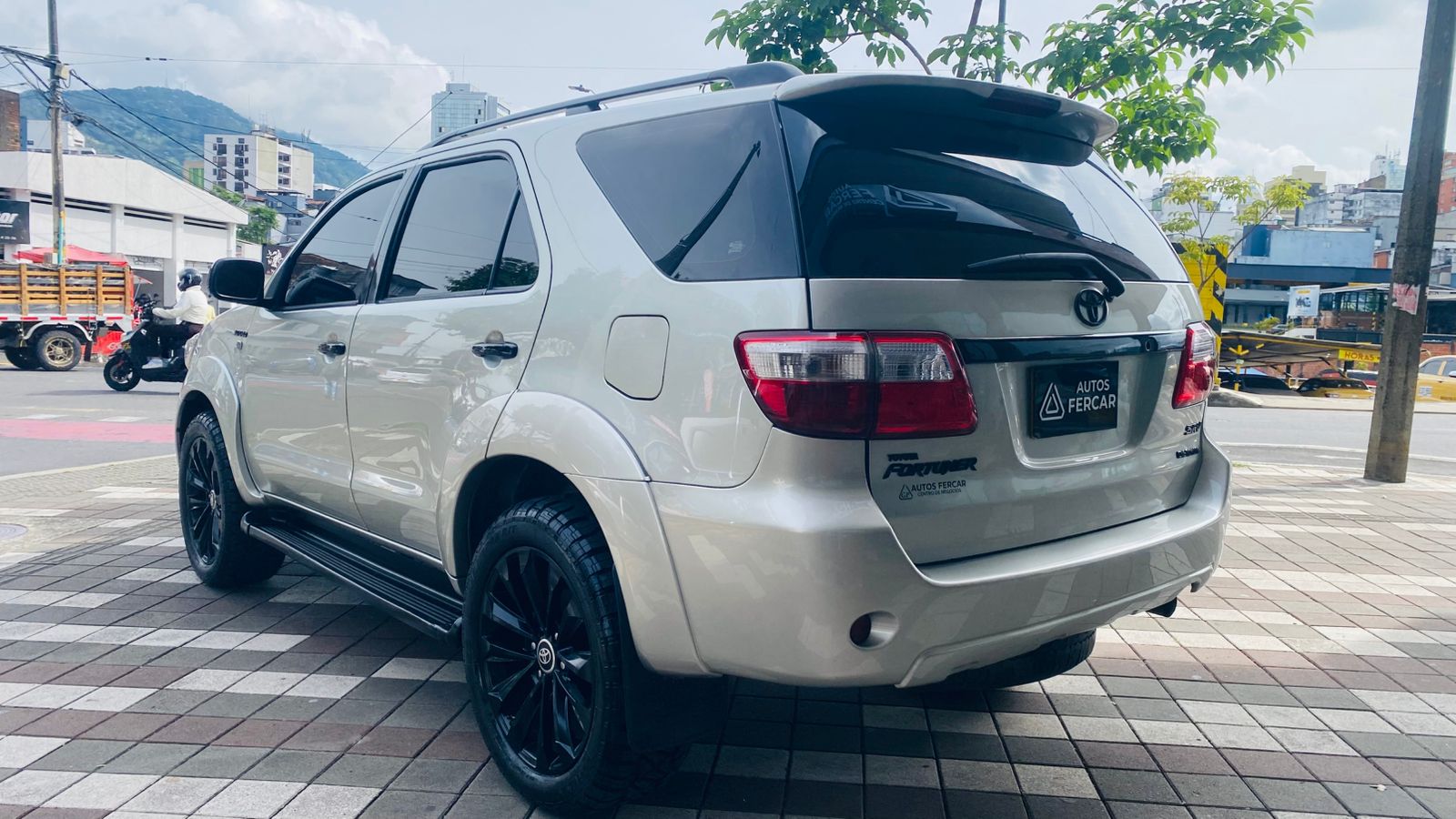 TOYOTA FORTUNER SRV 4X4