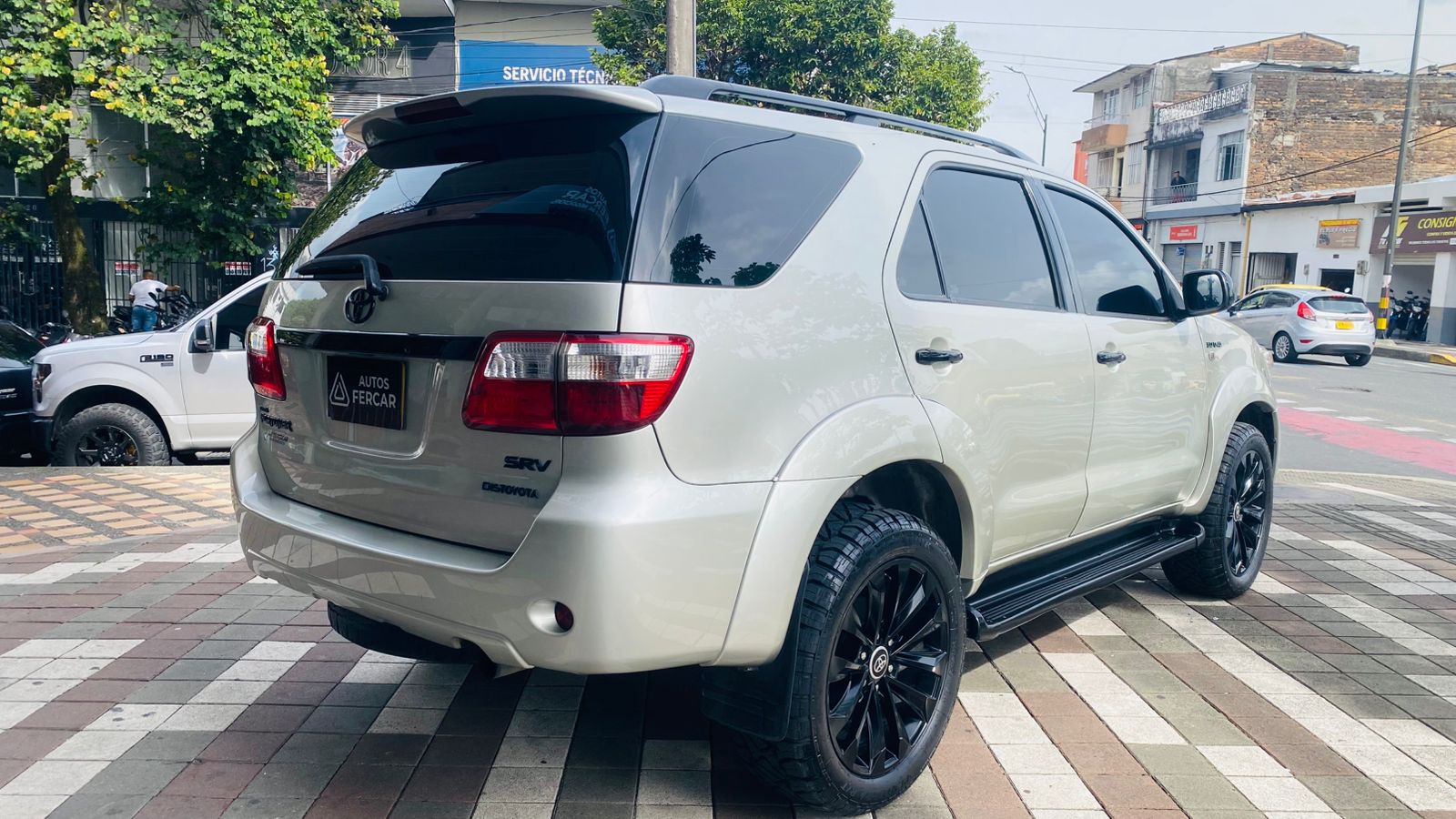 TOYOTA FORTUNER SRV 4X4