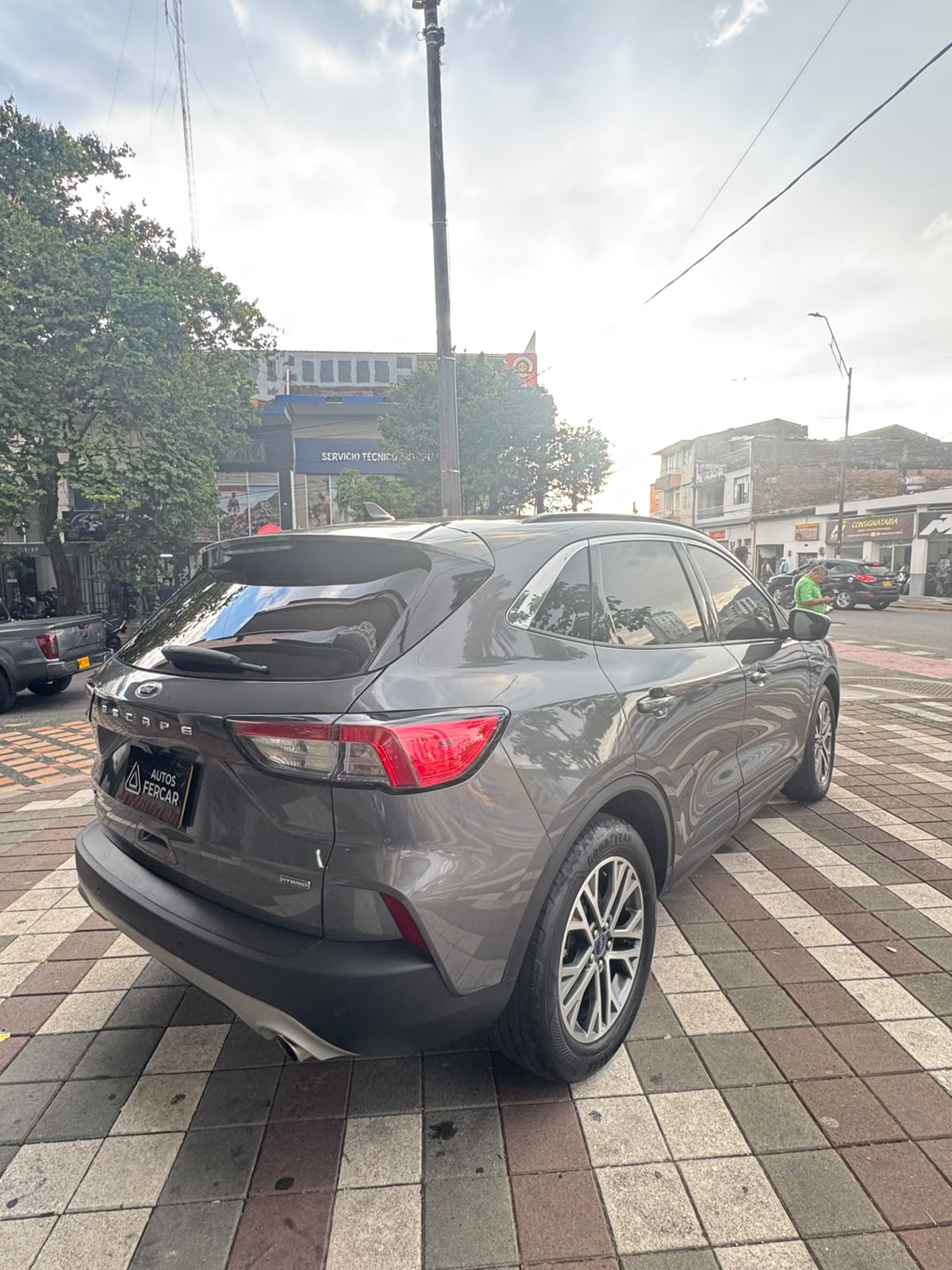 FORD ESCAPE  SE HÍBRIDA