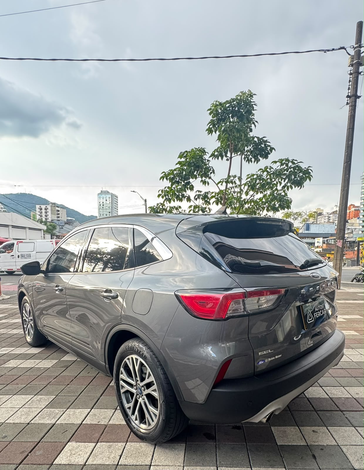 FORD ESCAPE  SE HÍBRIDA