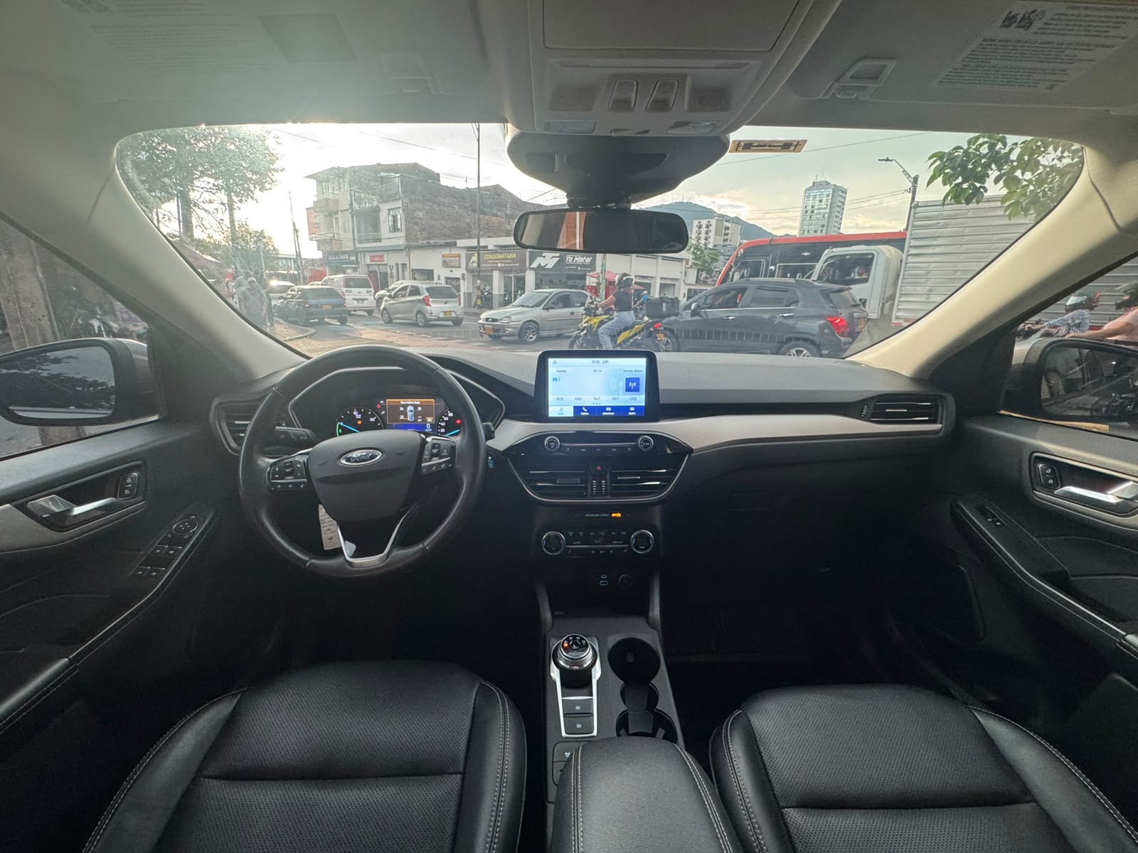 FORD ESCAPE  SE HÍBRIDA