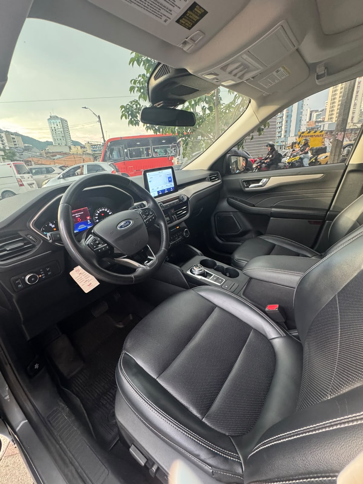 FORD ESCAPE  SE HÍBRIDA