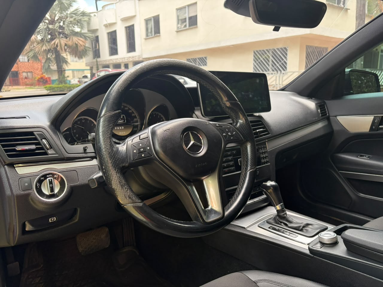 MERCEDES BENZ E200 CGI