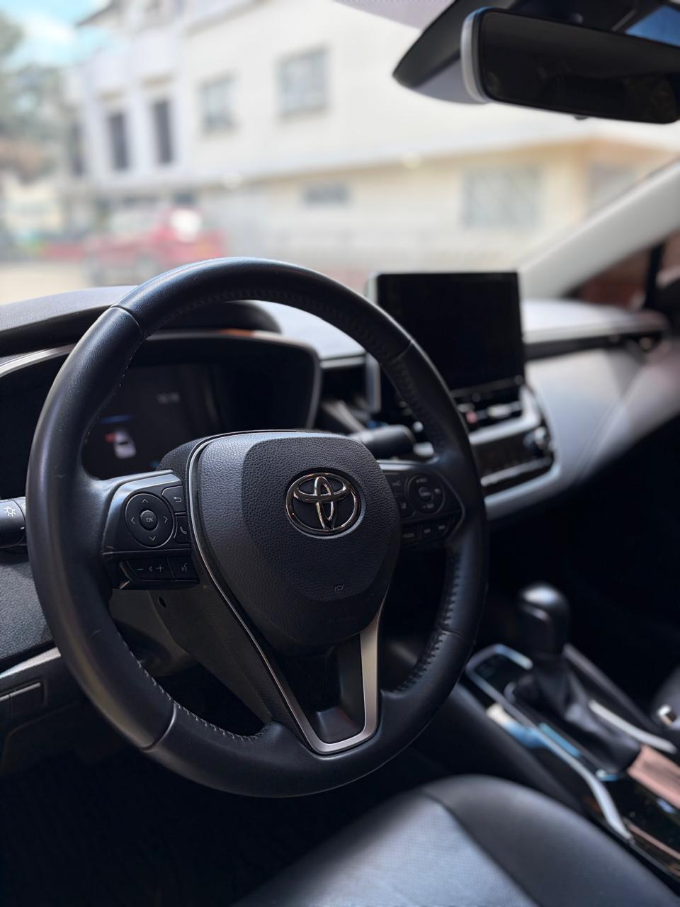 TOYOTA COROLLA HYBRID SEG